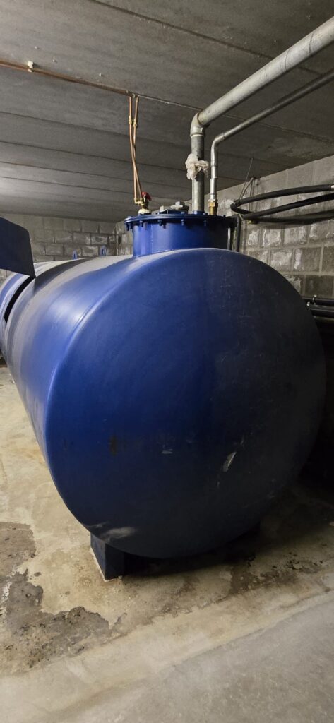 Lekkende 10. 000l tank verwijderen (eksel) 1 Verwijderen tank kelder eksel